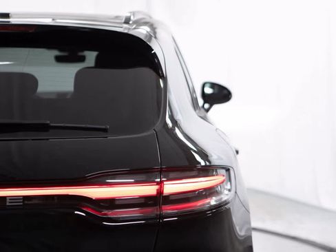 Used 2026 Porsche Macan AWD/4WD image 21