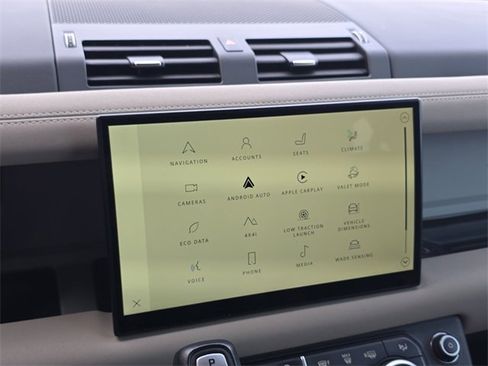 Used 2023 Land Rover Defender 130 X-Dynamic SE image 22