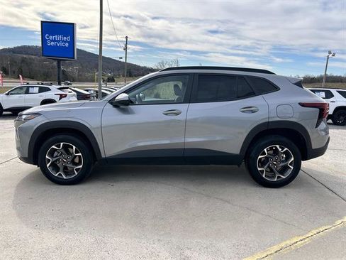 Used 2024 Chevrolet Trax LT image 7