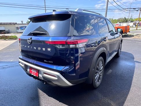 Used 2024 Nissan Pathfinder SL AWD/4WD image 5