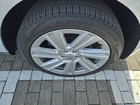 Used 2023 Land Rover Range Rover SE image 11