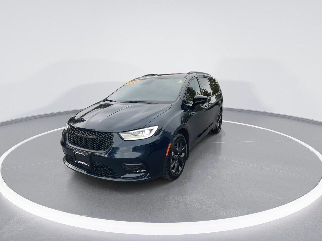 Used 2024 Chrysler Pacifica Touring-L w/ S Appearance Package FWD image 6