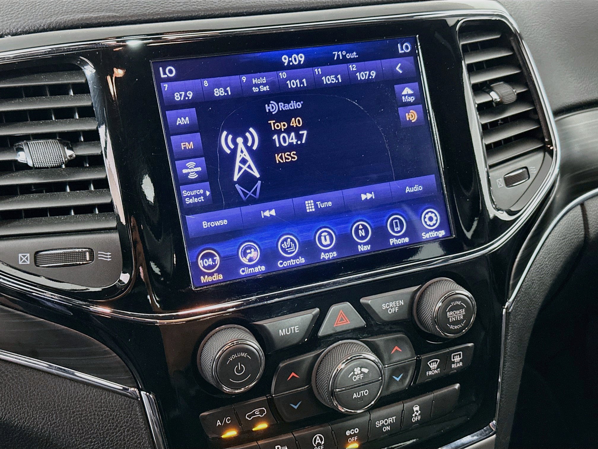 Used 2020 Jeep Grand Cherokee Limited w/ Luxury Group II AWD/4WD image 21