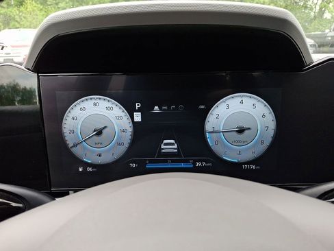 Used 2024 Hyundai Elantra SEL FWD image 20