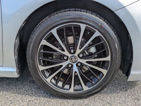 Used 2020 Toyota Camry SE FWD image 11