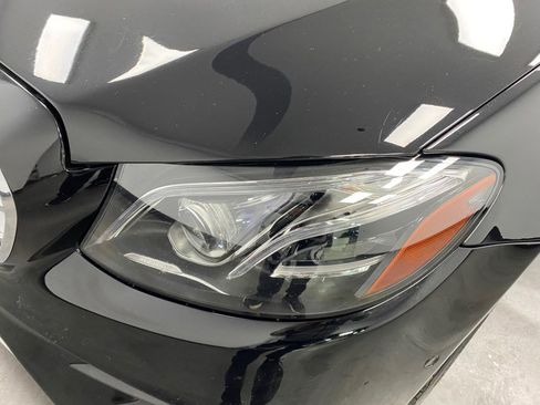 Used 2018 Mercedes-Benz E 300 4MATIC w/ Premium 2 Package image 10