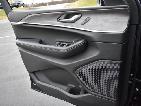 New 2025 Jeep Grand Cherokee L Limited w/ Trailer Tow Package image 25