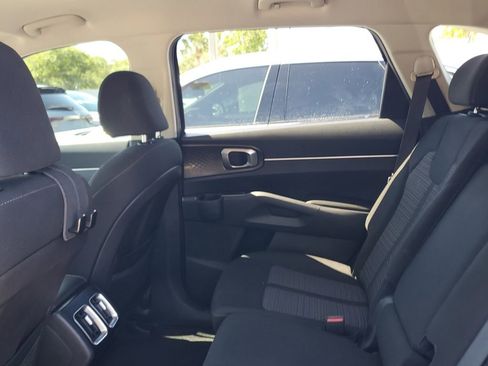 Used 2022 Kia Sorento LX FWD image 10