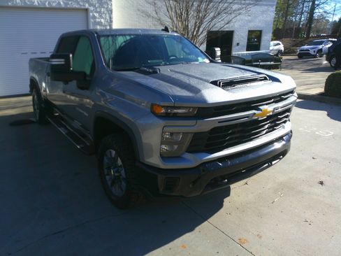 Used 2024 Chevrolet Silverado 2500 Custom w/ Custom Value Package image 2