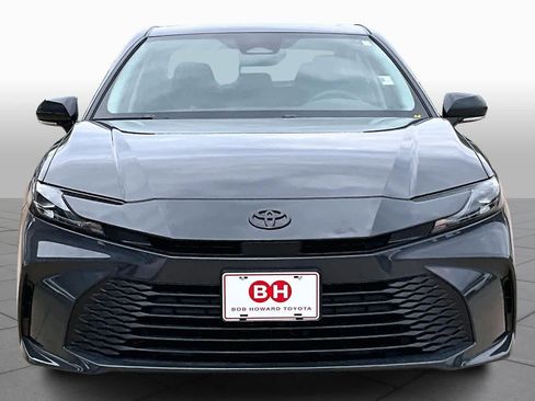 Used 2025 Toyota Camry LE image 3