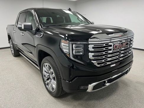 Used 2025 GMC Sierra 1500 Denali w/ Denali Reserve Package AWD/4WD image 2