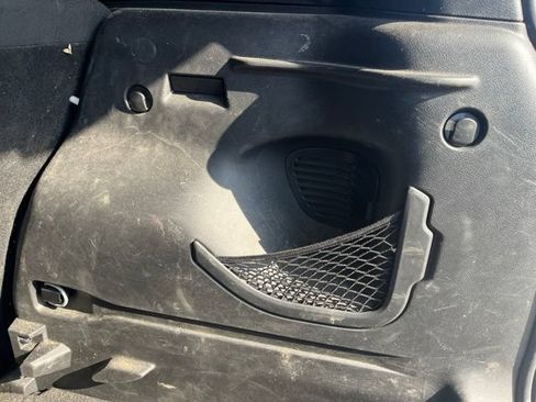 Used 2019 Jeep Renegade Latitude FWD image 37