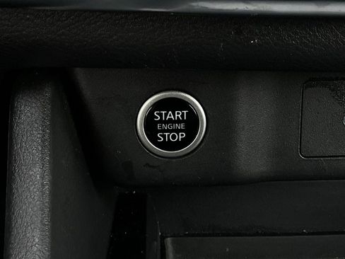 Used 2023 Nissan Rogue S image 25