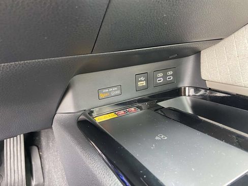 Used 2025 Toyota Camry XLE w/ Premium Plus Package FWD image 27