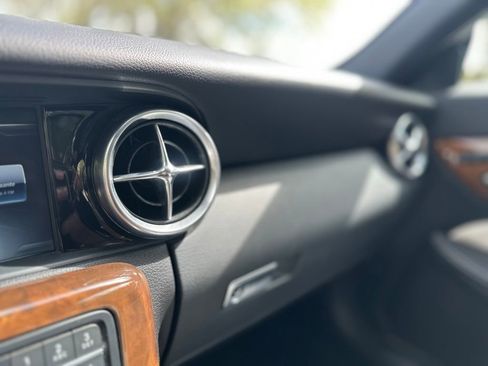 Used 2020 Mercedes-Benz SLC 300 image 34