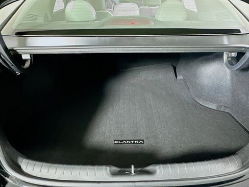 Used 2023 Hyundai Elantra Limited image 27