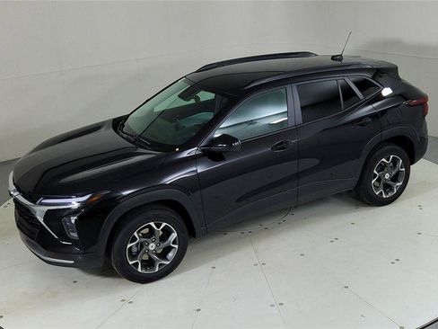 Used 2024 Chevrolet Trax LT image 37