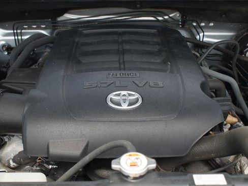 Used 2019 Toyota Tundra Limited w/ Limited Premium Package AWD/4WD image 27