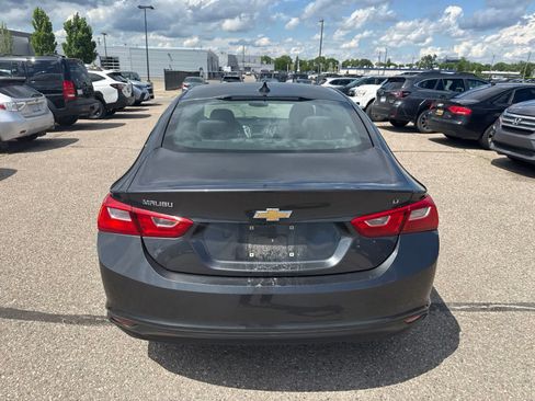 Used 2017 Chevrolet Malibu LT FWD image 13