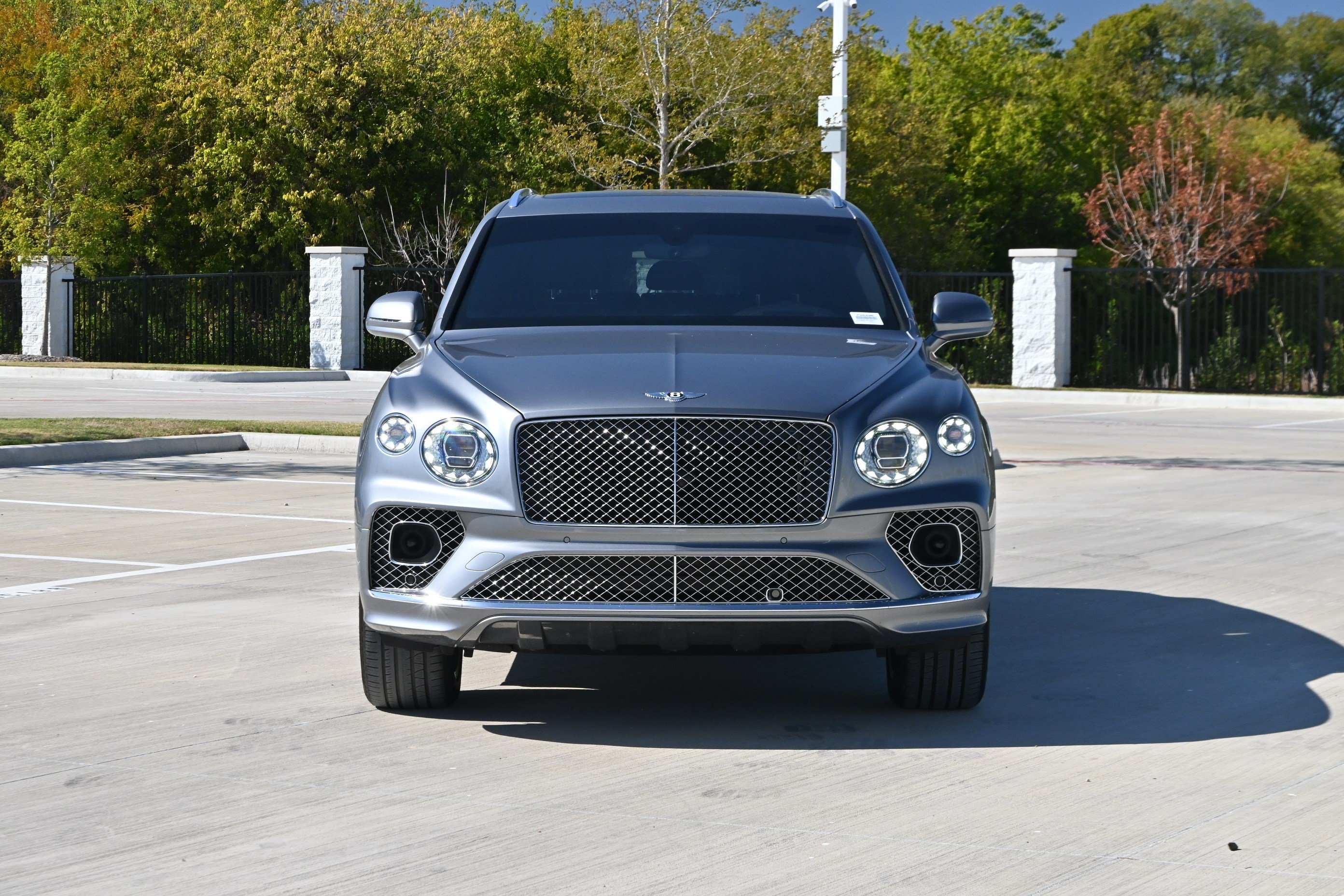 Used 2021 Bentley Bentayga AWD/4WD image 3