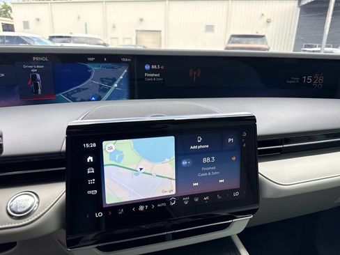 New 2026 Lincoln Nautilus Premier AWD/4WD image 23