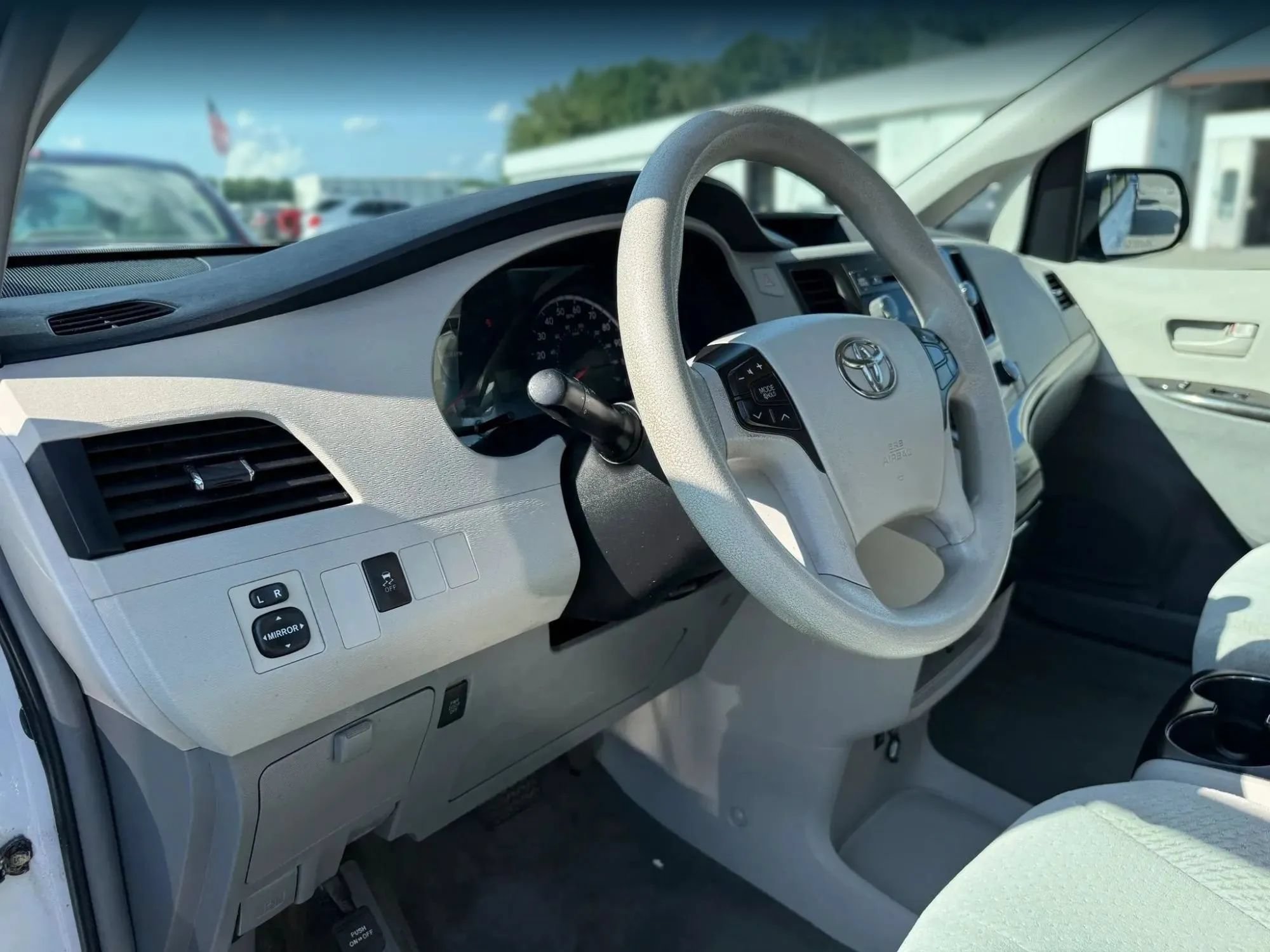 Used 2012 Toyota Sienna LE FWD image 17
