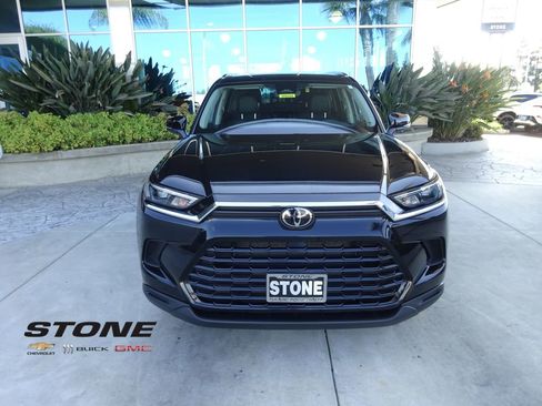 Used 2024 Toyota Grand Highlander FWD image 2