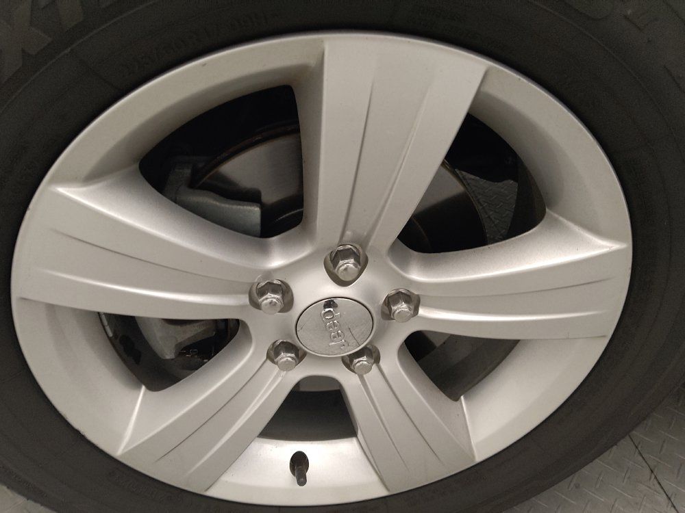 Used 2015 Jeep Compass Latitude FWD image 31