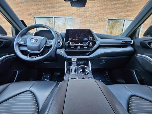 Used 2024 Toyota Highlander XSE FWD image 44