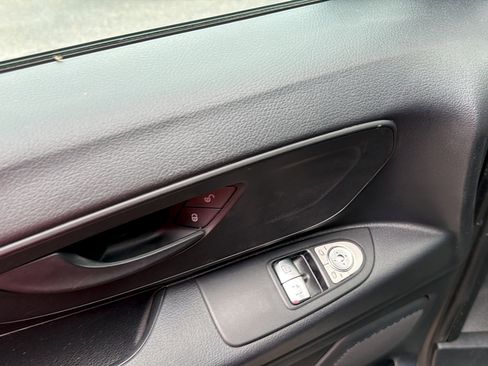 Used 2021 Mercedes-Benz Metris image 12