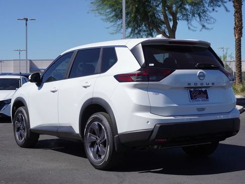 Used 2026 Nissan Rogue SV FWD image 3
