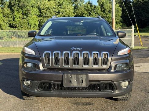 Used 2017 Jeep Cherokee Latitude w/ Comfort/Convenience Group AWD/4WD image 3