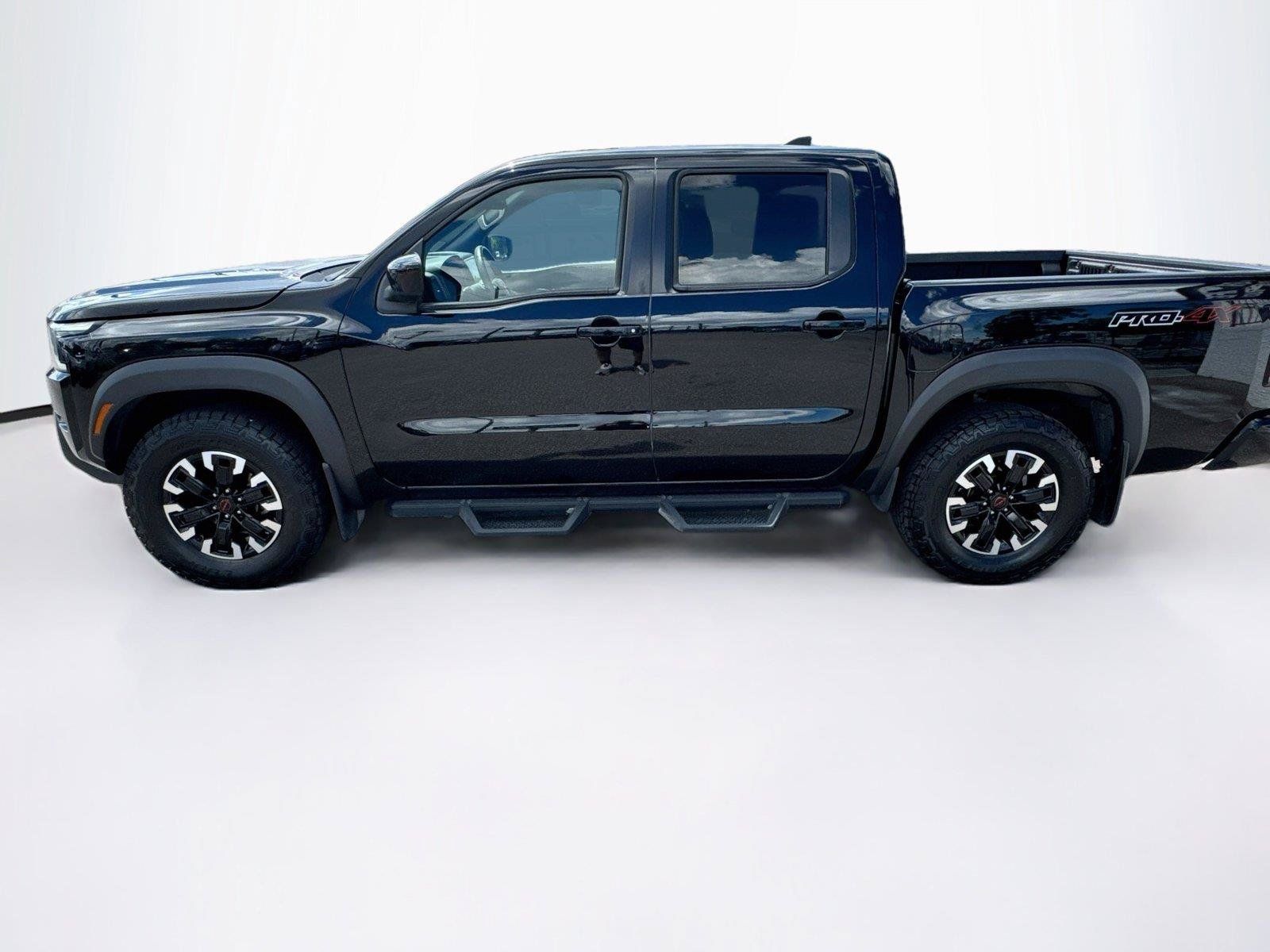 Used 2022 Nissan Frontier PRO-4X w/ Off-Road Protection Package AWD/4WD image 2