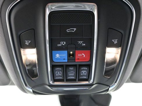 Used 2023 Jeep Grand Cherokee Limited w/ Luxury Tech Group II image 28