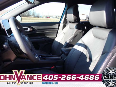 Used 2025 Jeep Compass Latitude w/ Altitude Special Edition image 23