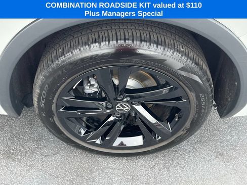 Used 2024 Volkswagen Tiguan SE R-Line AWD/4WD image 7