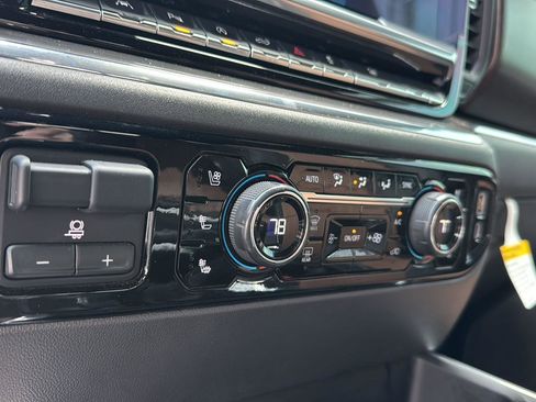 Used 2024 Chevrolet Silverado 1500 High Country w/ Technology Package image 24