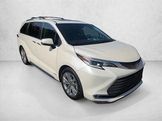 Used 2021 Toyota Sienna Platinum FWD video 3
