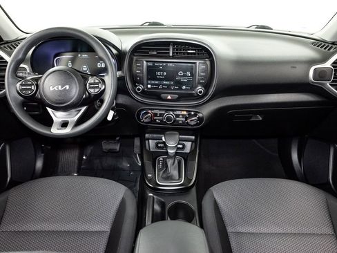 Certified 2025 Kia Soul LX w/ LX Technology Package FWD image 23