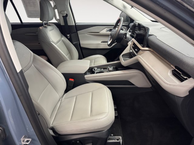 Used 2026 Ford Explorer Active w/ Active Comfort Package AWD/4WD image 4
