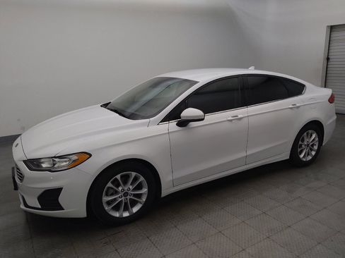 Used 2019 Ford Fusion SE FWD image 2