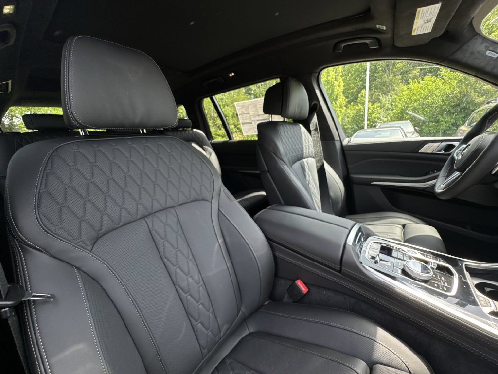 Used 2027 BMW X7 M60i AWD/4WD image 27