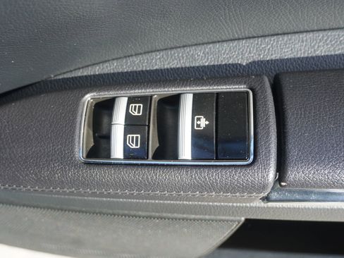 Used 2010 Mercedes-Benz S 550 4MATIC image 33