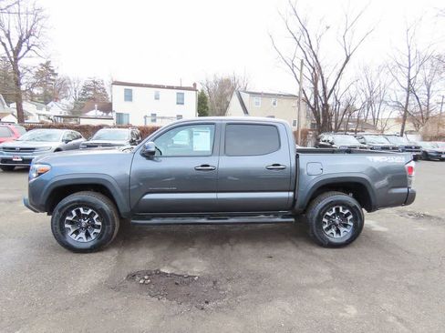 Used 2022 Toyota Tacoma TRD Off-Road w/ Technology Package image 3
