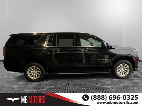 Used 2023 Chevrolet Suburban LT image 2