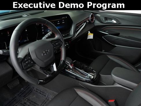 Used 2025 Chevrolet Trax RS w/ Driver Confidence Package image 2