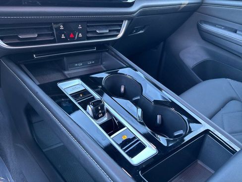 Used 2024 Volkswagen Atlas Cross Sport SE image 24