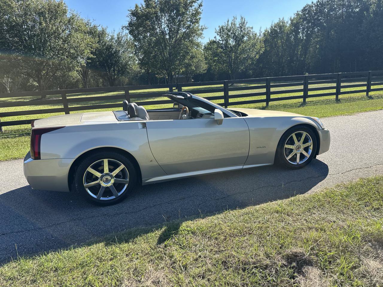 Used 2006 Cadillac XLR RWD image 7