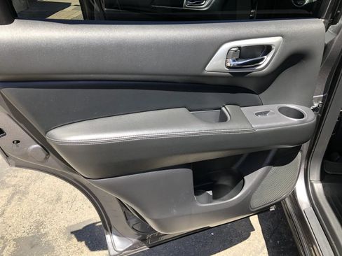 Used 2019 Nissan Pathfinder SV AWD/4WD image 32