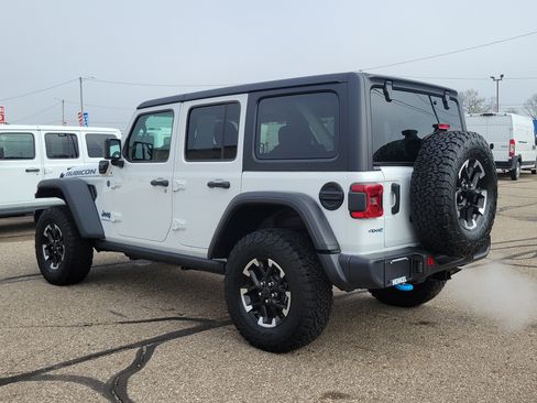 Used 2025 Jeep Wrangler Unlimited Rubicon 4xe w/ Convenience Group AWD/4WD image 3